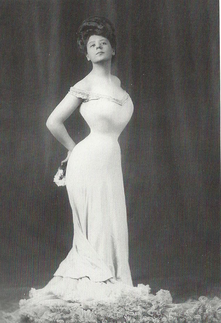 camille-clifford, gibson girl S-shape dress from recollection's blog.jpg